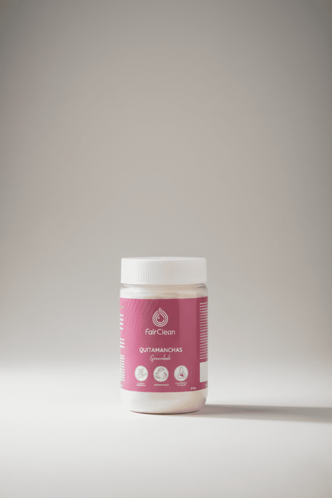 (Foto Hecha Con Gemini) - Eliminá manchas difíciles con nuestro Quitamanchas Ecológico en Polvo 500 gr. Fórmula a base de percarbonato, sin cloro. Devuelve el blanco y realza colores